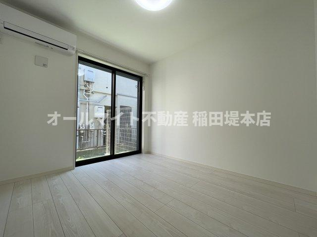 川崎市多摩区長尾５丁目のアパートの居間・リビング