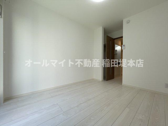 川崎市多摩区長尾５丁目のアパートの居間・リビング