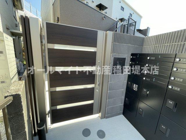 川崎市多摩区長尾５丁目のアパートのエントランス