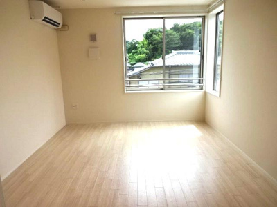 【居間・リビング】 | ポルトボヌール | ◆不動産すまラボの新プラン◆入居時の費用負担が0円で入居可能♪お気軽にお尋ねください♪