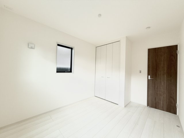 中央区寺脇町3期　全1棟の洋室|各居室にはゆとりのある収納が付いています！

