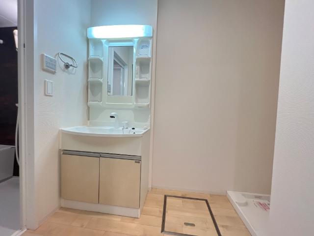 【洗面所】 | メゾン東二島 | 洗面