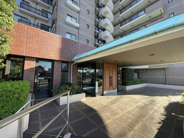 多摩市永山１丁目の中古マンションのエントランス