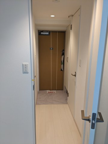 グルーブ新神戸Ariaの玄関|モデル住戸（204）の室内写真になります
