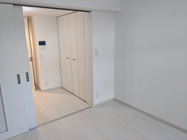 グルーブ新神戸Ariaの居間・リビング|モデル住戸（204）の室内写真になります