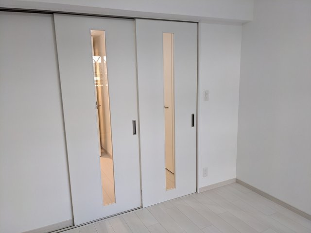 グルーブ新神戸Ariaの居間・リビング|モデル住戸（204）の室内写真になります