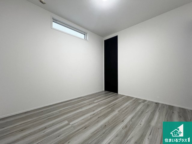 10(土)～12(祝)現地説明会　八尾市南植松町　限定1邸の洋室|シンプルな洋室は、自分好みのインテリアが楽しめます♪ご家族とインテリアや家具を選びに行くのは新築購入時の醍醐味の一つです。ぜひお楽しみください♪