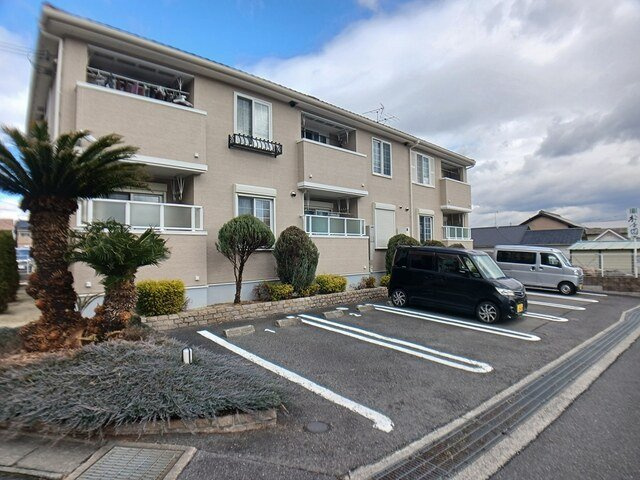 ロイヤルパレスの駐車場