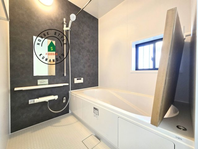 熊本市北区兎谷1丁目第1-1棟（1号棟）の浴室|1日の疲れを癒してくれる広々バスルーム。雨の日のお洗濯にも大活躍な浴室乾燥機付です！