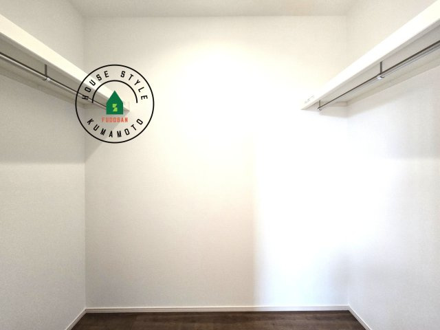 熊本市北区兎谷1丁目第1-1棟（1号棟）の収納|洋服や大きな荷物が多い方や人数の多いご家族などは、一般的なクローゼットよりもウォークインクローゼットのほうが使い勝手が良いです。