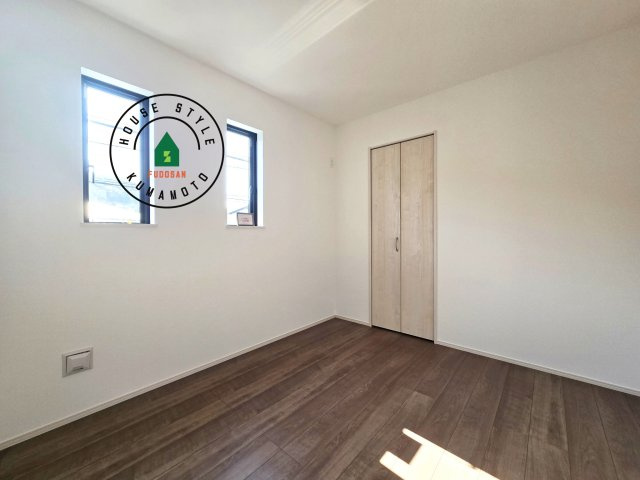 熊本市北区兎谷1丁目第1-1棟（1号棟）の洋室|柔らかい陽光が差し込む明るいお部屋を演出する設計。彩光の取れる窓が気持ちの良いお部屋を創り上げます。