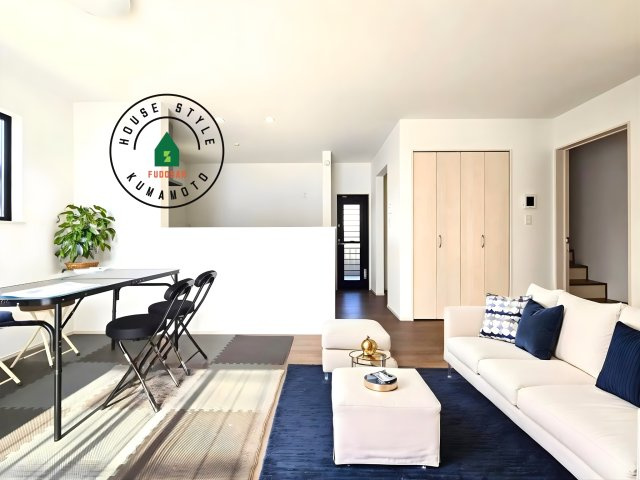 熊本市北区兎谷1丁目第1-1棟（1号棟）の居間・リビング|明るく開放的なリビングダイニングは豊かな陽光が注ぎ込み、やすらぎの空間を演出してくれます。ご家族で楽しいひとときをお過ごし下さい。※家具はCGを合成したものです。