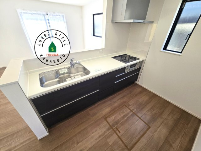 熊本市北区兎谷1丁目第1-1棟（1号棟）のキッチン|ご家族を近くに感じられる対面キッチンのLDK。会話もはずみそうですね。