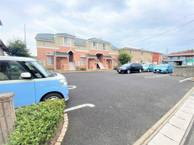 グランデカメリア山の手Ⅰの駐車場