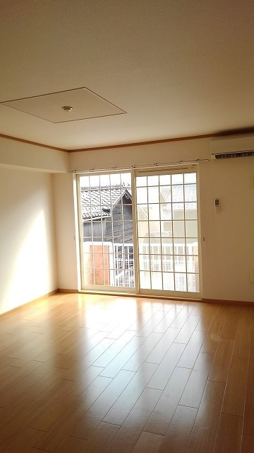 グランデカメリア山の手Ⅰの居間・リビング