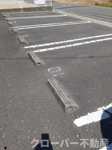 グレイスフルＢの駐車場