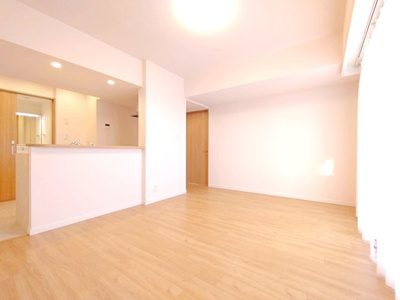 【居間・リビング】 | リズ東林間 | ゆったりとしたリビングです