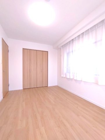 【洋室】 | リズ東林間 | 明るい洋室です