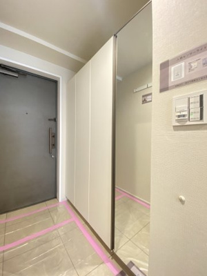 【玄関】 | ビクトリアヒルズ横濱サウスバラード棟 | 大容量シューズボックス＆姿見