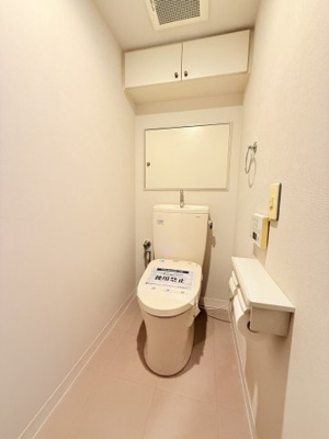 【トイレ】 | サージュ白楽 | 温水洗浄便座付のトイレです。
毎日使う場所だから、より快適な空間に仕上げられています。
現在リフォー