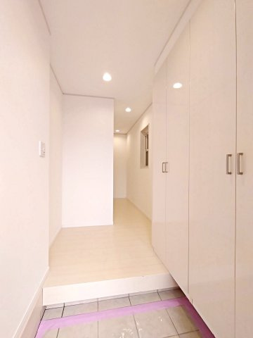 【玄関】 | 茅ヶ崎市松林一丁目戸建 | シンプルで使いやすい玄関です