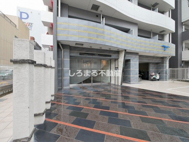 セレニテ北久宝寺のエントランス