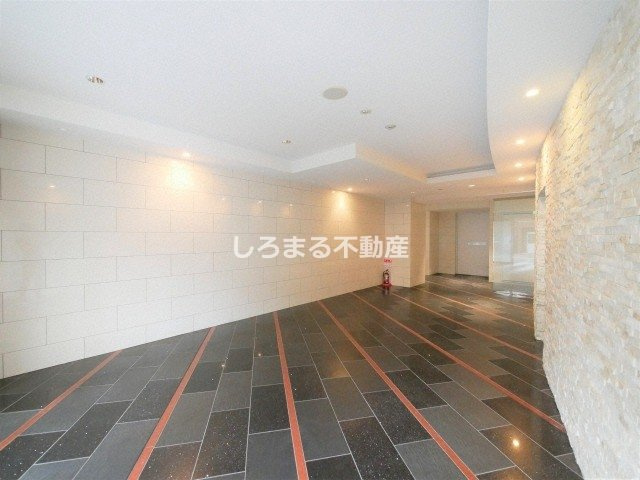 セレニテ北久宝寺のロビー