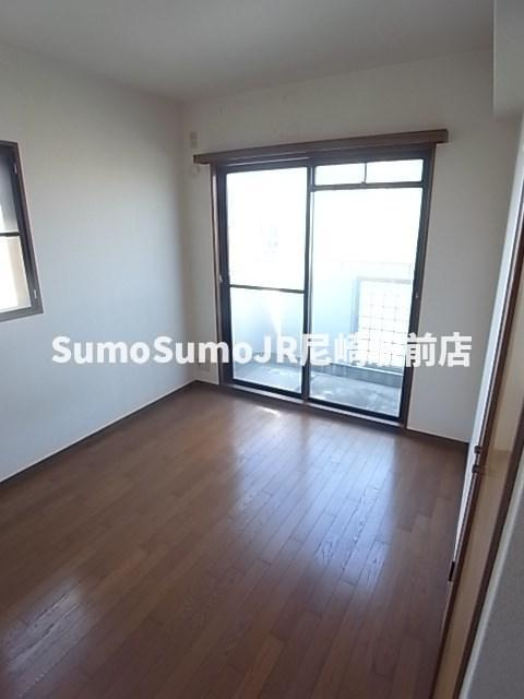 ラ・メゾンクレールの寝室|使い勝手のいい寝室です