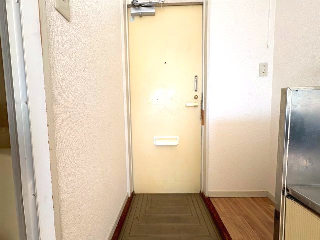 エステートピア汐之宮の玄関