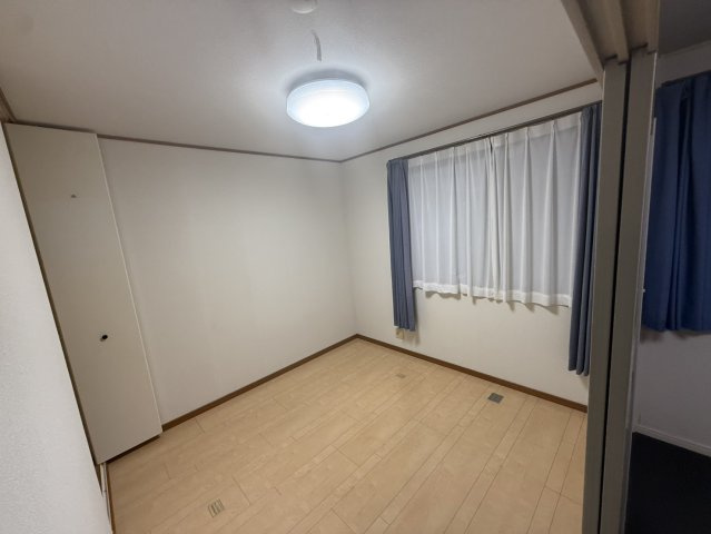 シャトーサイド白河Ⅱの居間・リビング