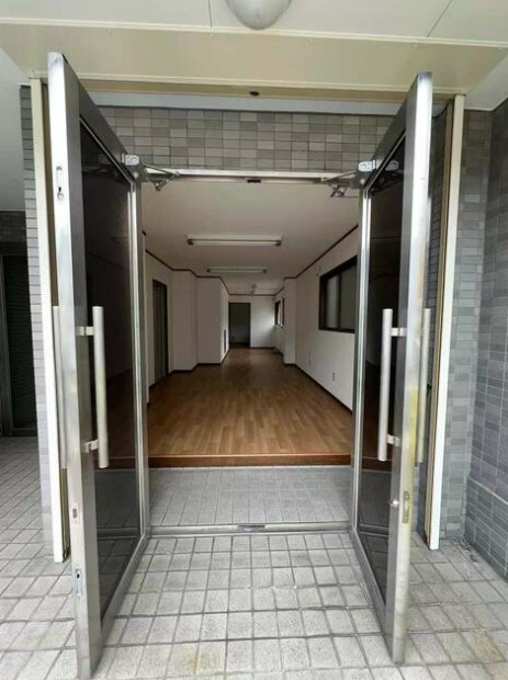 大阪市生野区新今里　一棟売マンションのエントランス