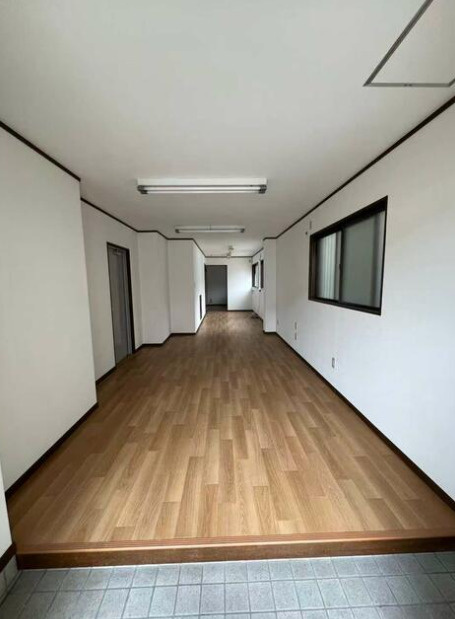 大阪市生野区新今里　一棟売マンションの玄関