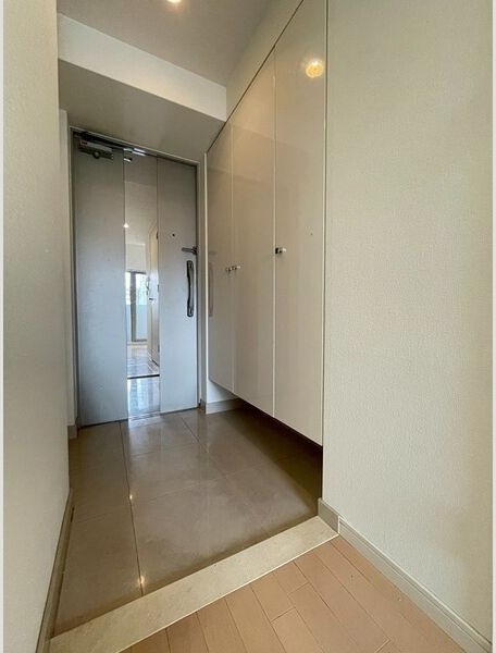 セイワパレス 京橋コルティーレの玄関