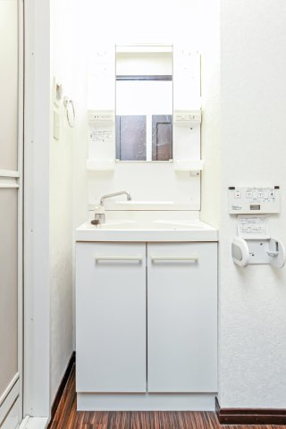 サヴォイザパームストリート　5階の洗面所|別号室のものです。現状優先になります。