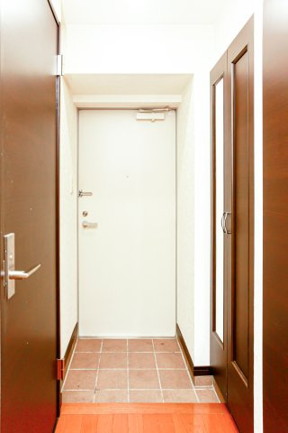 サヴォイザパームストリート　5階の玄関|別号室のものです。現状優先になります。