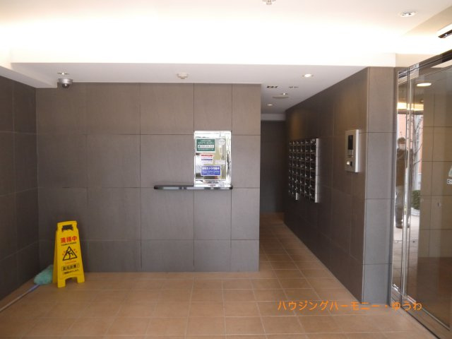 【エントランス】 | ＢＥＬＩＳＴＡ椎名町 | 清潔感と歓迎感があるエントランスホールとなります。