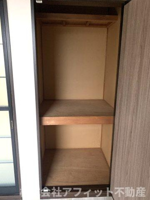 【その他】 | ジュネス川口 | 洋室5.2帖の収納