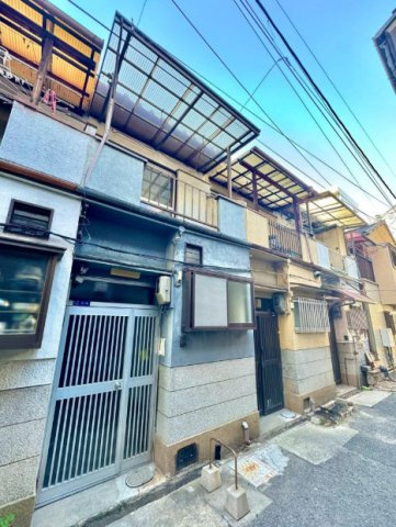 大阪市東住吉区　中古テラスハウスの前面道路含む現地写真