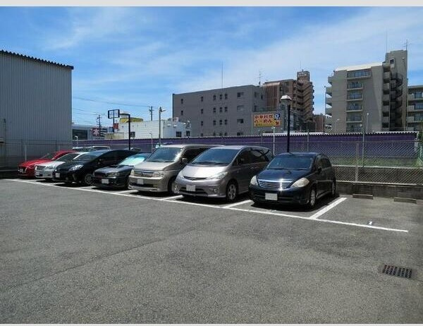 オーセント住之江の駐車場