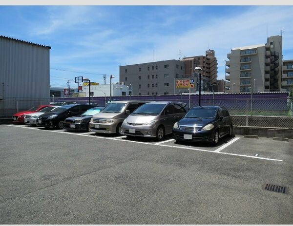 オーセント住之江の駐車場