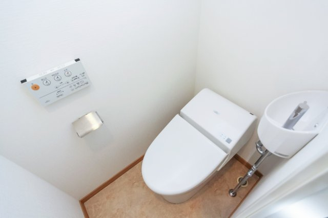 サヴォイテンジンスクワイヤー　3階のトイレ|別号室のものになります。現状優先。