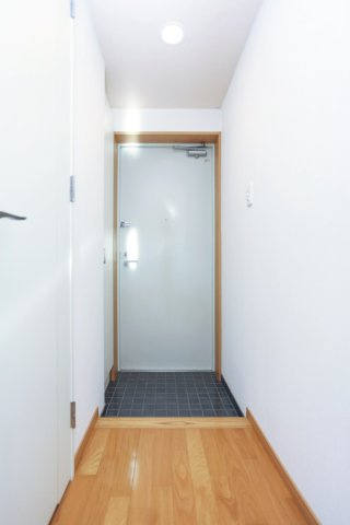 サヴォイテンジンスクワイヤー　3階の玄関|別号室のものになります。現状優先。