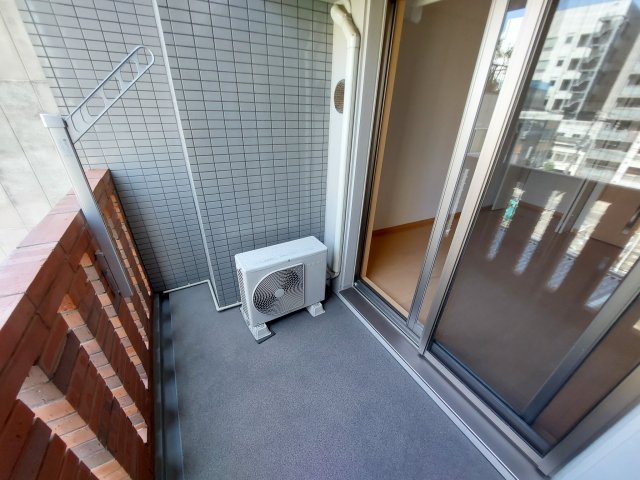 サヴォイテンジンスクワイヤー　3階のバルコニー|別号室のものになります。現状優先。