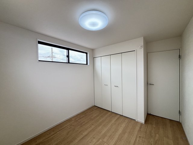 KEIAI GRACE千種区清明山2期｜名古屋市の戸建ならホームアップの玄関|【売主施工例】ハンガーパイプ付き