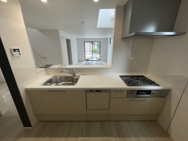 KEIAI GRACE千種区清明山2期｜名古屋市の戸建ならホームアップのキッチン|【売主施工例】お子様を見守りながらお料理ができるオープン対面キッチン