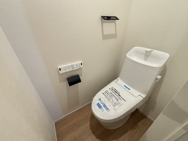 KEIAI GRACE千種区清明山2期｜名古屋市の戸建ならホームアップのトイレ|2か所にトイレを完備。混み合う朝や来客時も安心の設計！