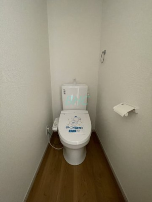 【トイレ】 | 国分２丁目２期１号地 | シンプルでシャープなフォルムは、そのデザイン性だけでなく汚れが拭きやすくお手入れ簡単です。