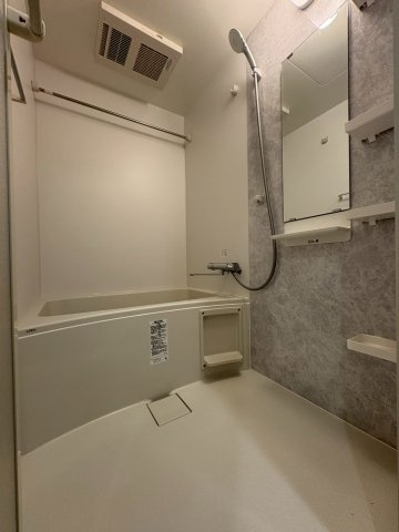 セレニテ日本橋エクラの浴室