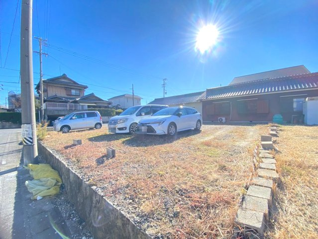 ARTマンションの駐車場