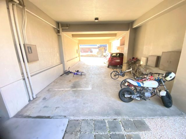 ARTマンションの駐車場